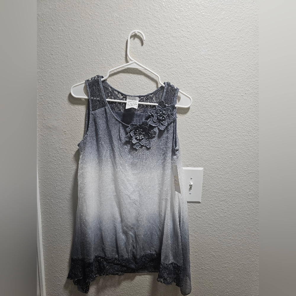 NWT Flew De Lis Top